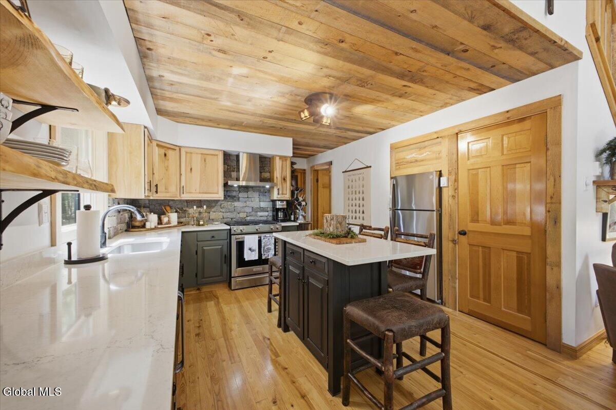 6 Ridgewood Court