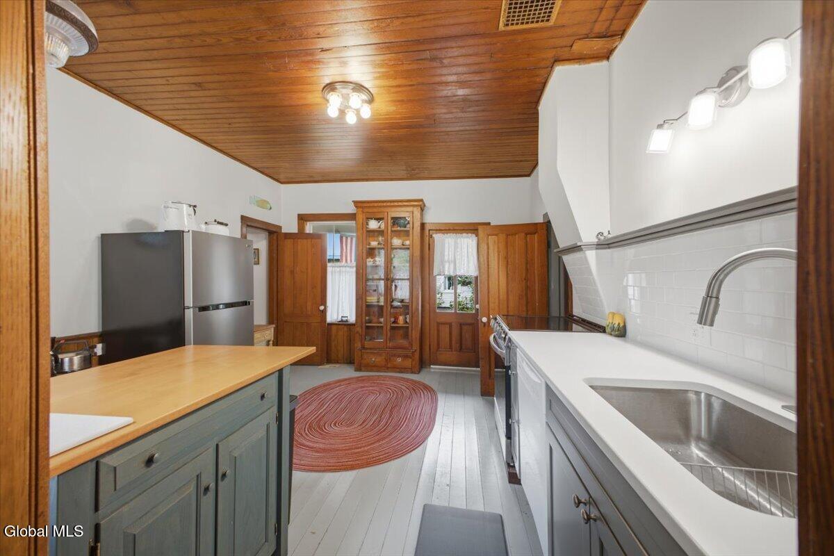 24 Holman Hill Road