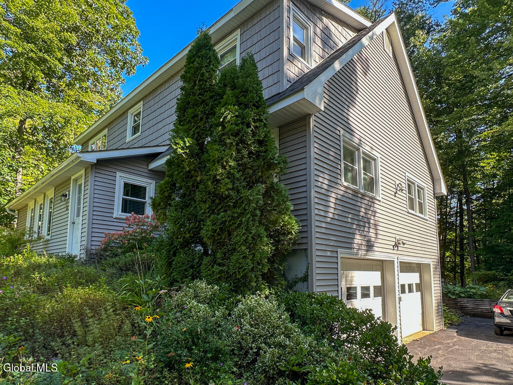16 Summit Drive