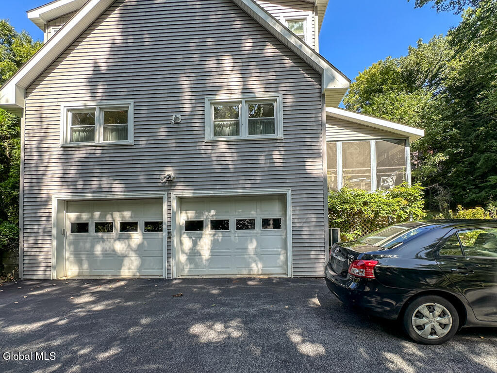 16 Summit Drive
