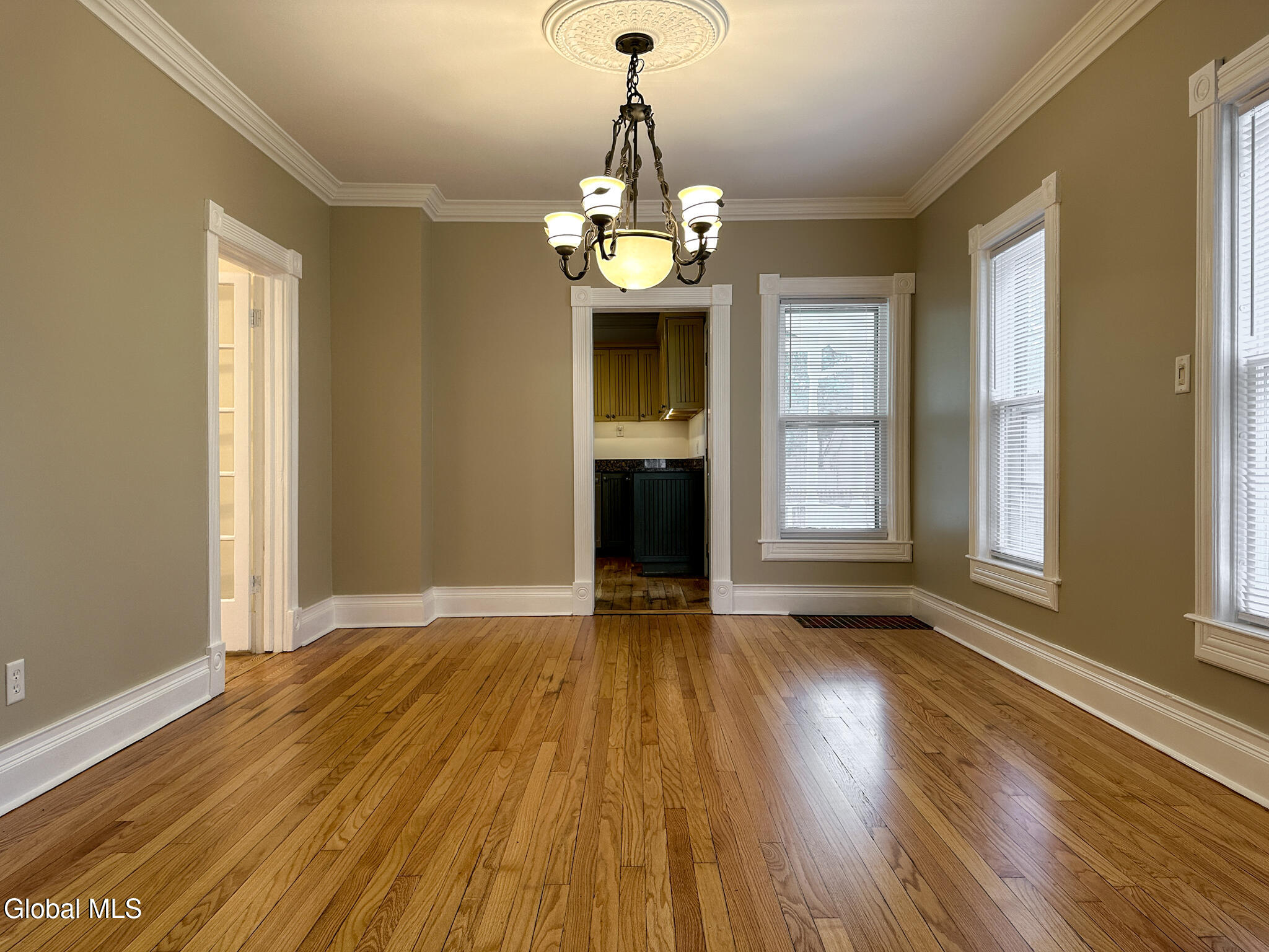 9 Flandreaux Avenue