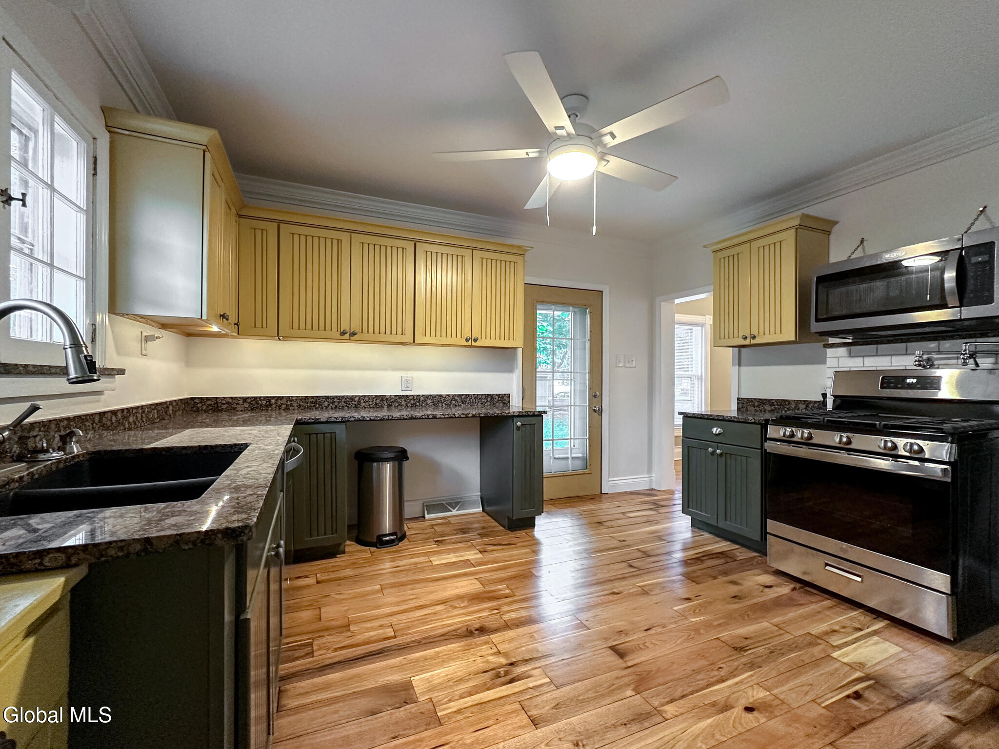 9 Flandreaux Avenue