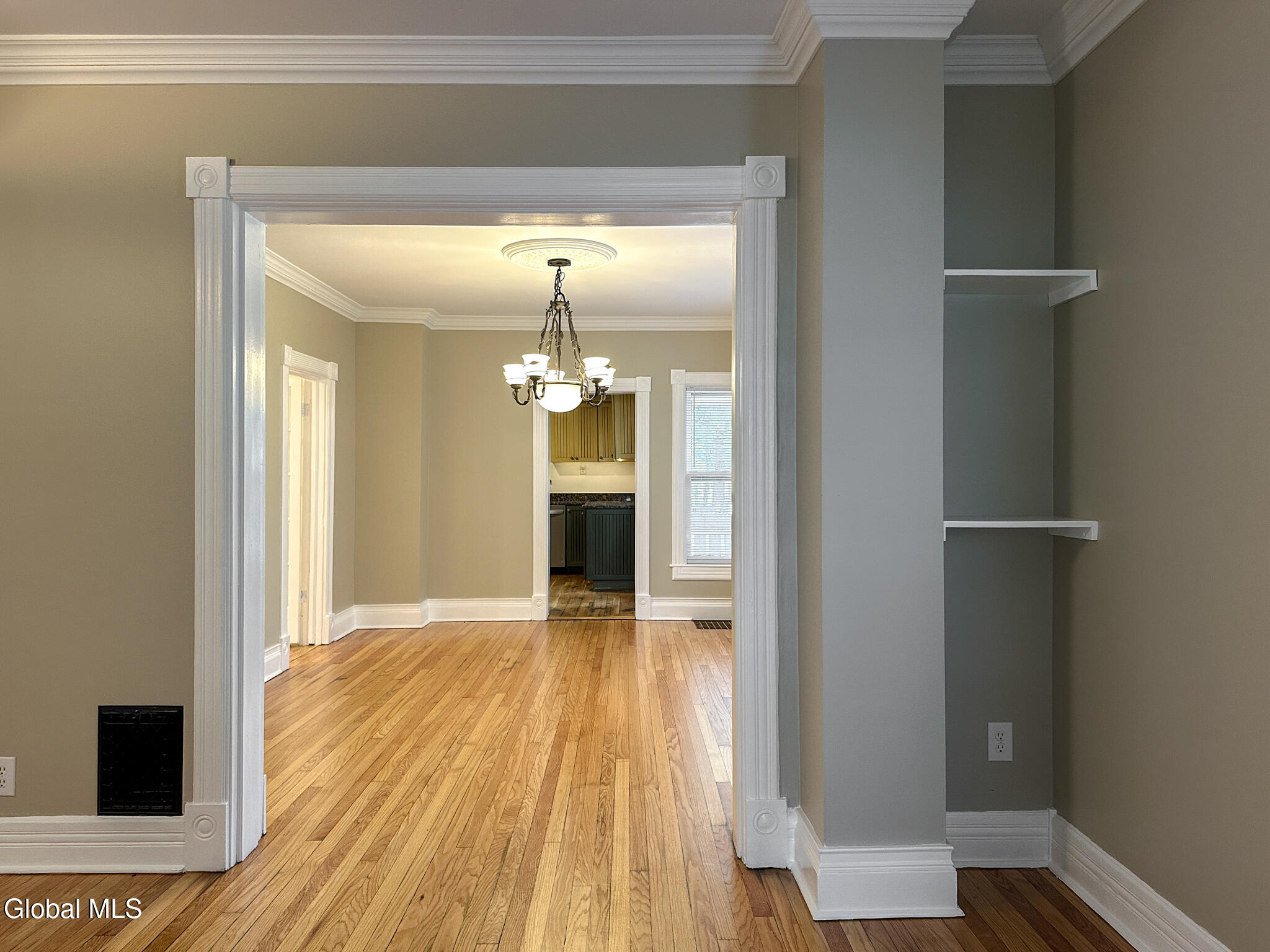 9 Flandreaux Avenue
