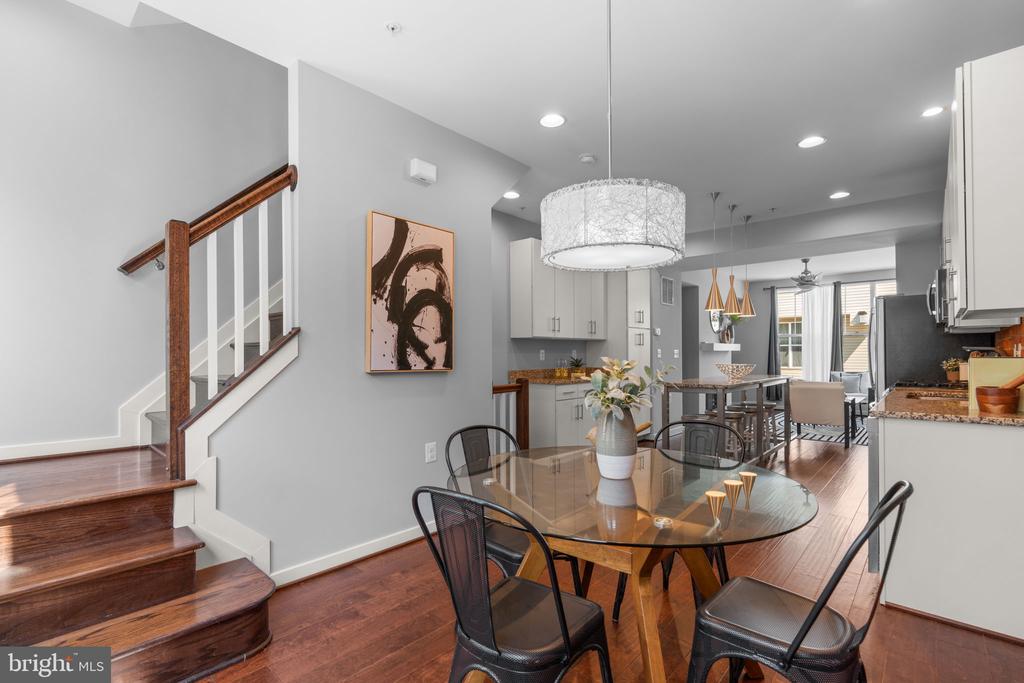 1421 TRAFALGAR LANE