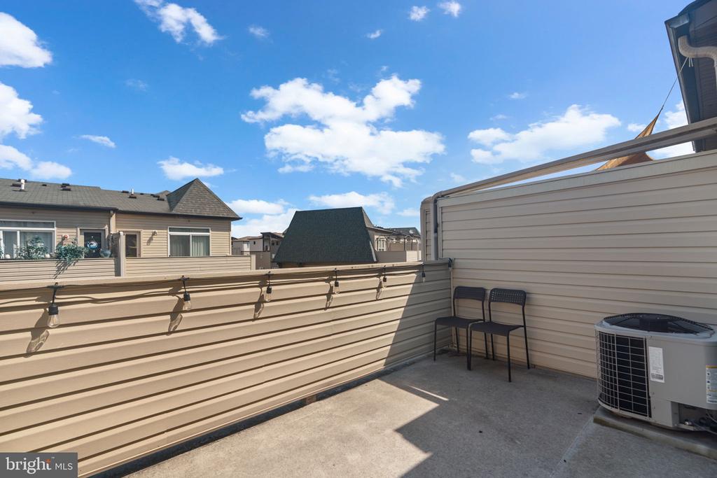 1421 TRAFALGAR LANE