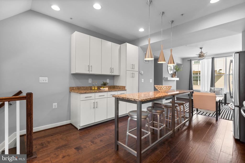 1421 TRAFALGAR LANE