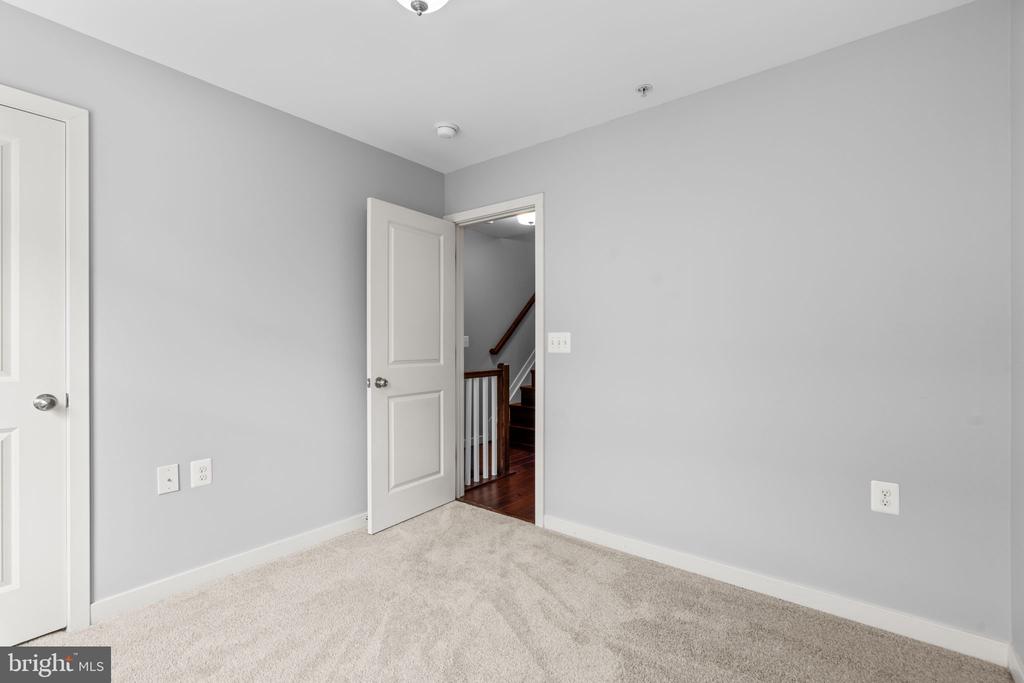 1421 TRAFALGAR LANE