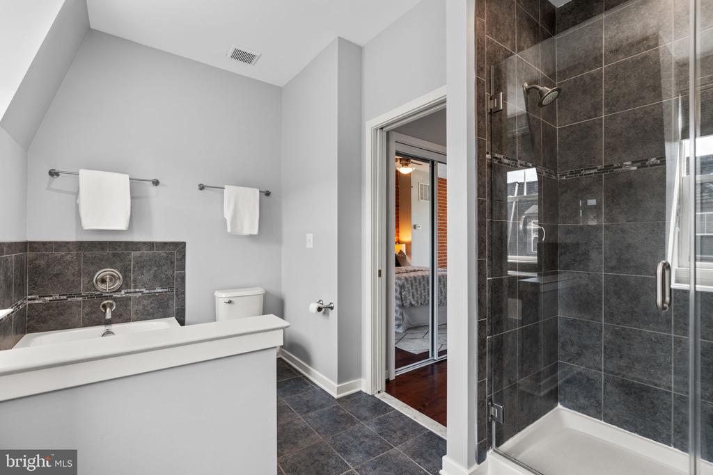 1421 TRAFALGAR LANE