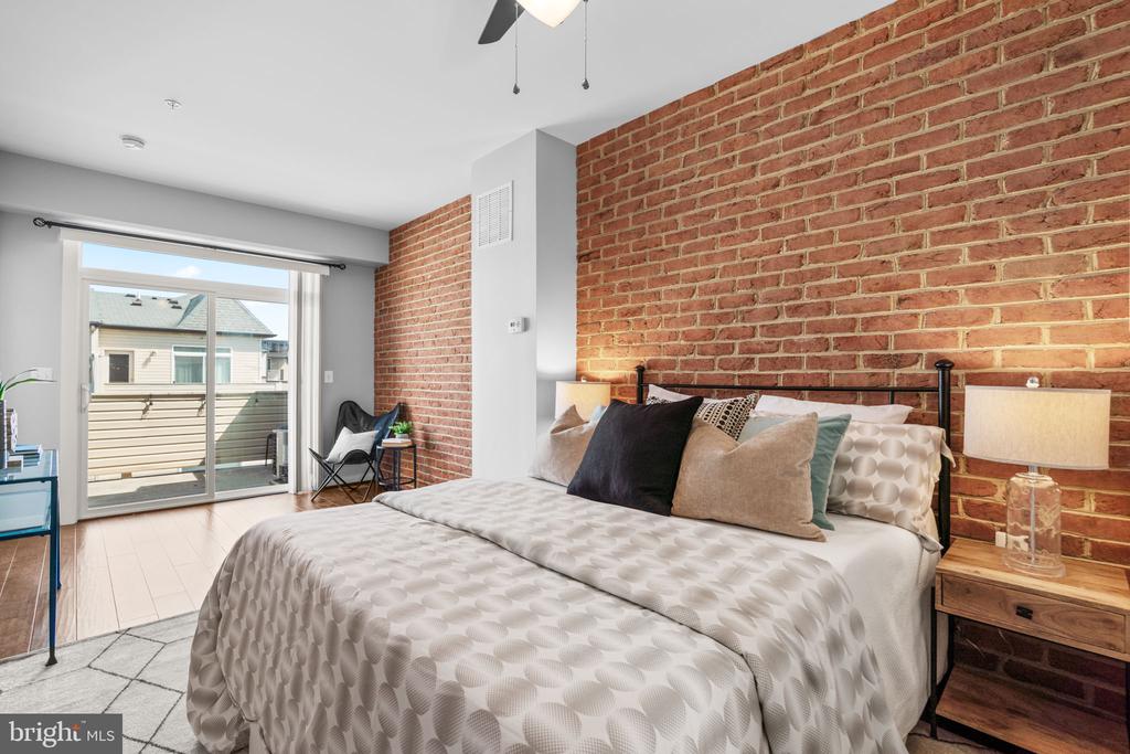 1421 TRAFALGAR LANE