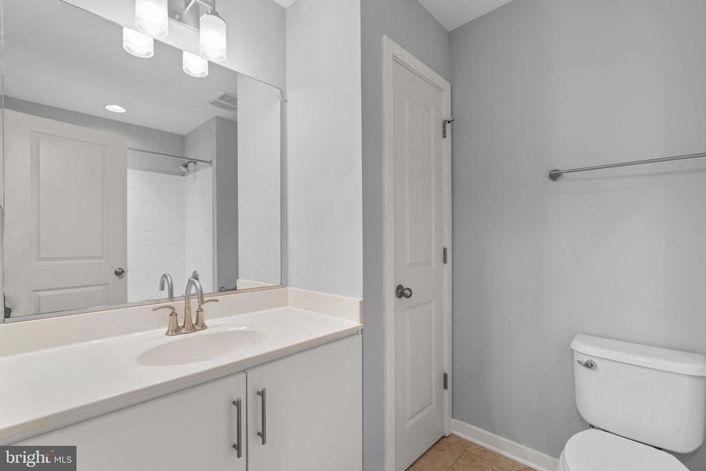 1421 TRAFALGAR LANE