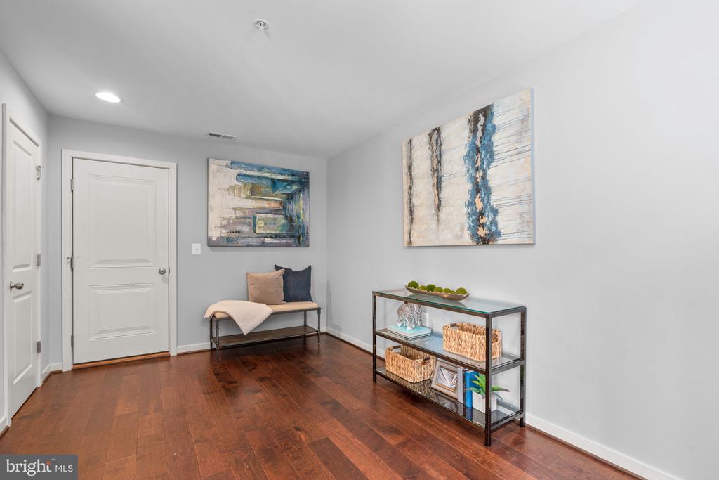 1421 TRAFALGAR LANE