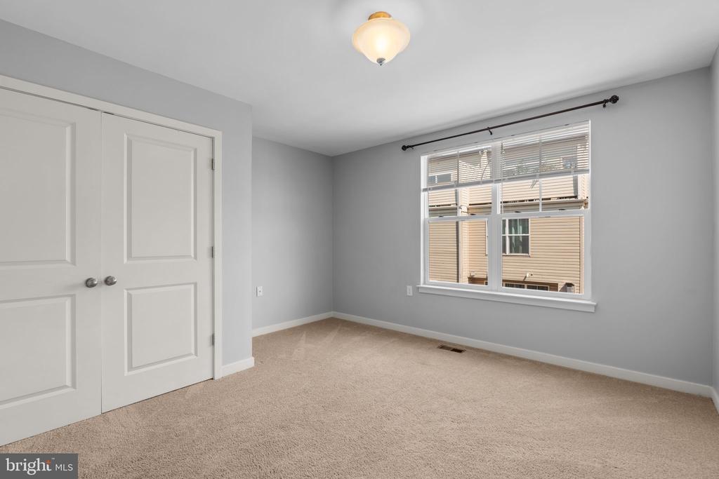 1421 TRAFALGAR LANE
