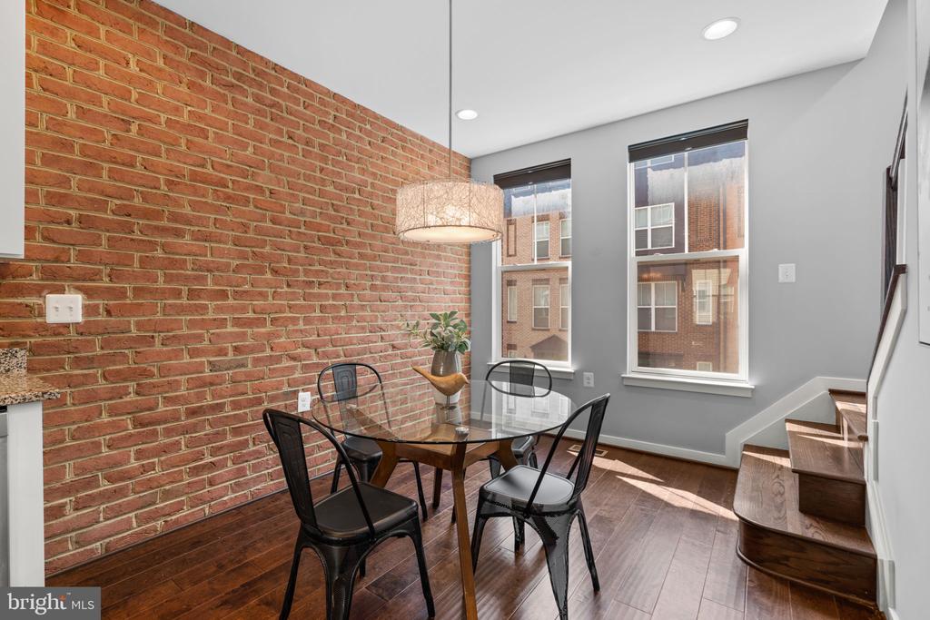 1421 TRAFALGAR LANE