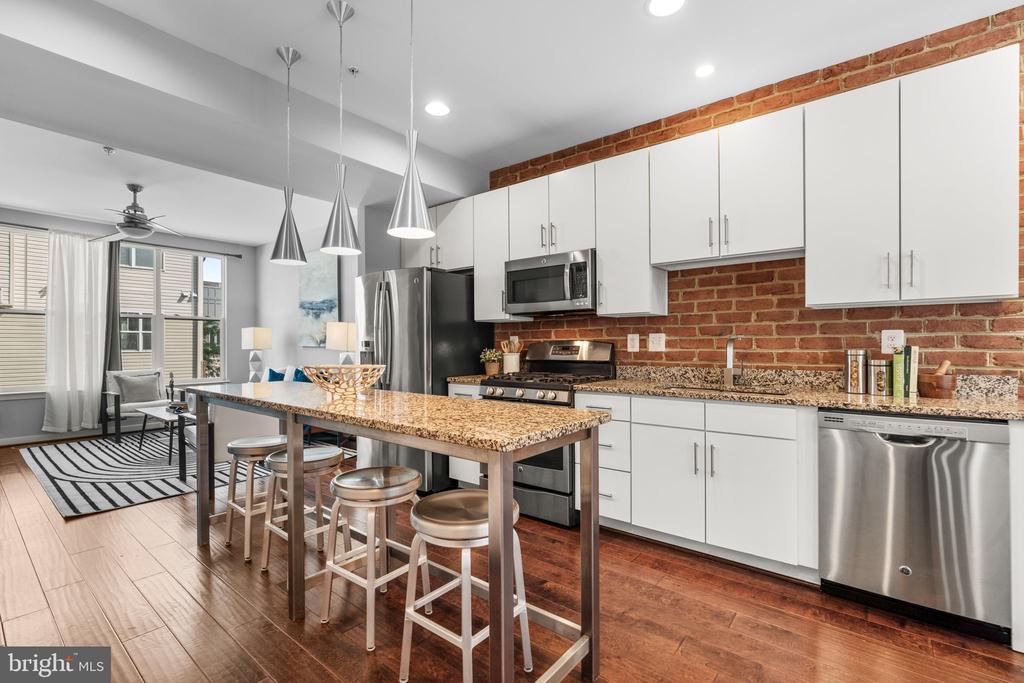 1421 TRAFALGAR LANE