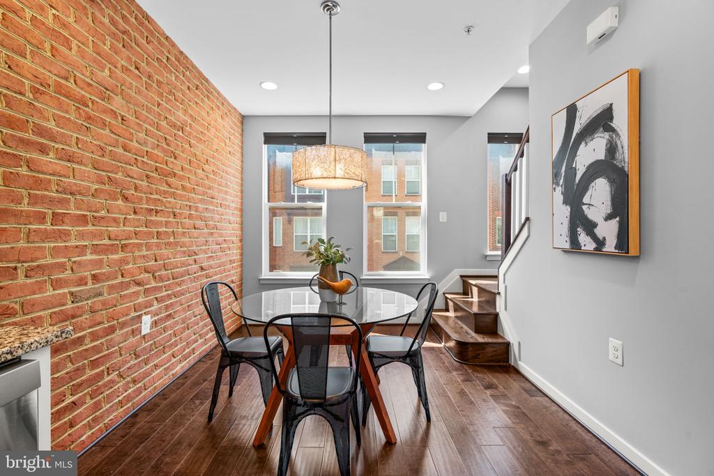 1421 TRAFALGAR LANE