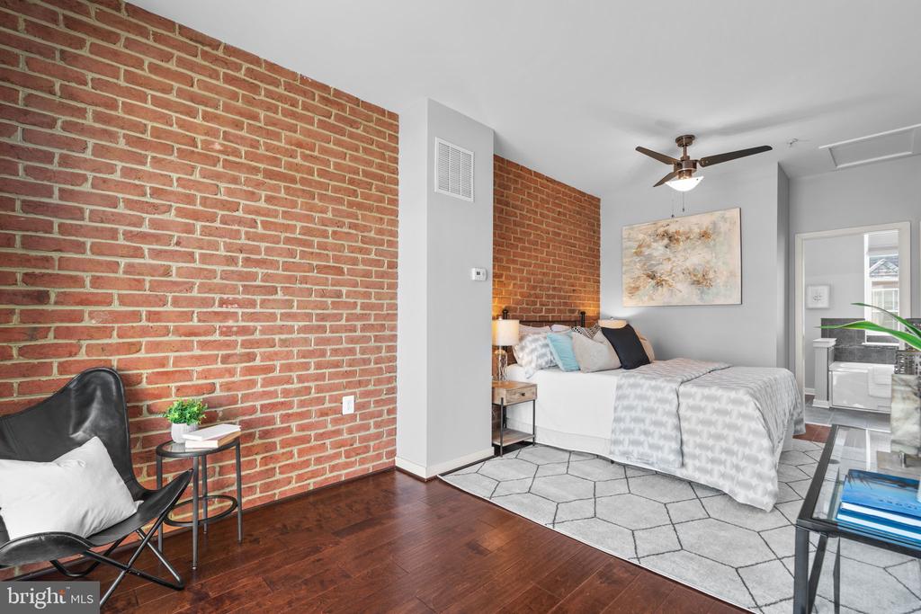 1421 TRAFALGAR LANE