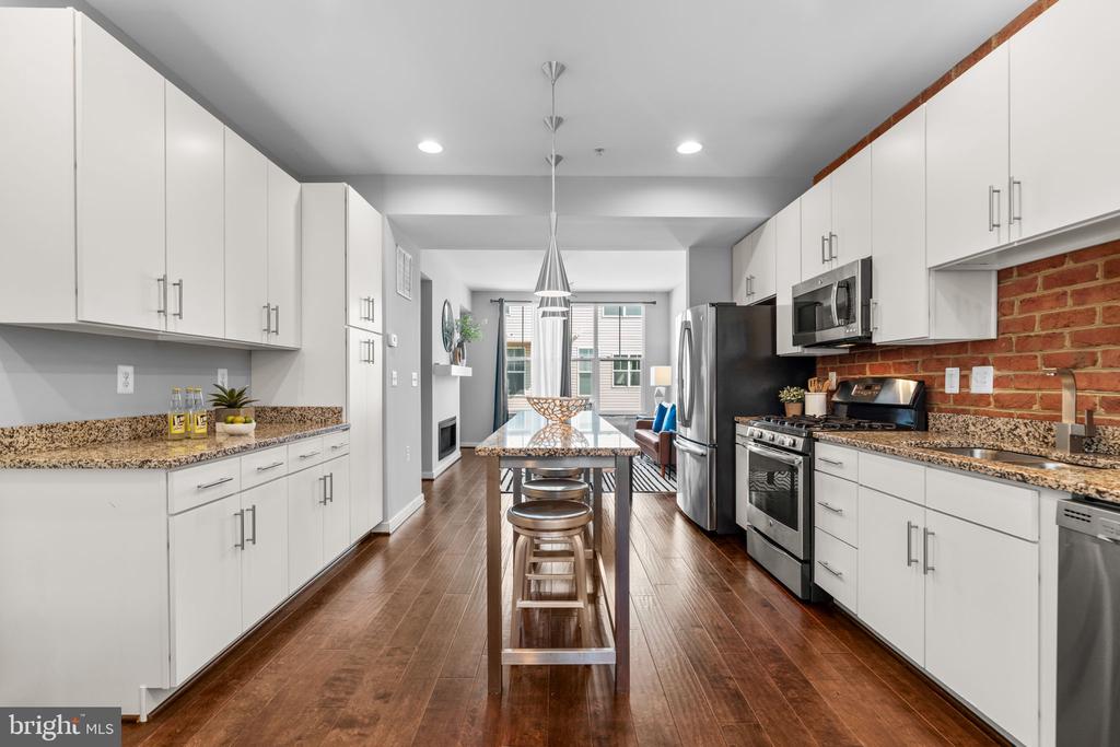 1421 TRAFALGAR LANE