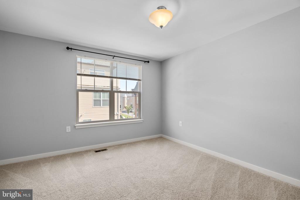 1421 TRAFALGAR LANE