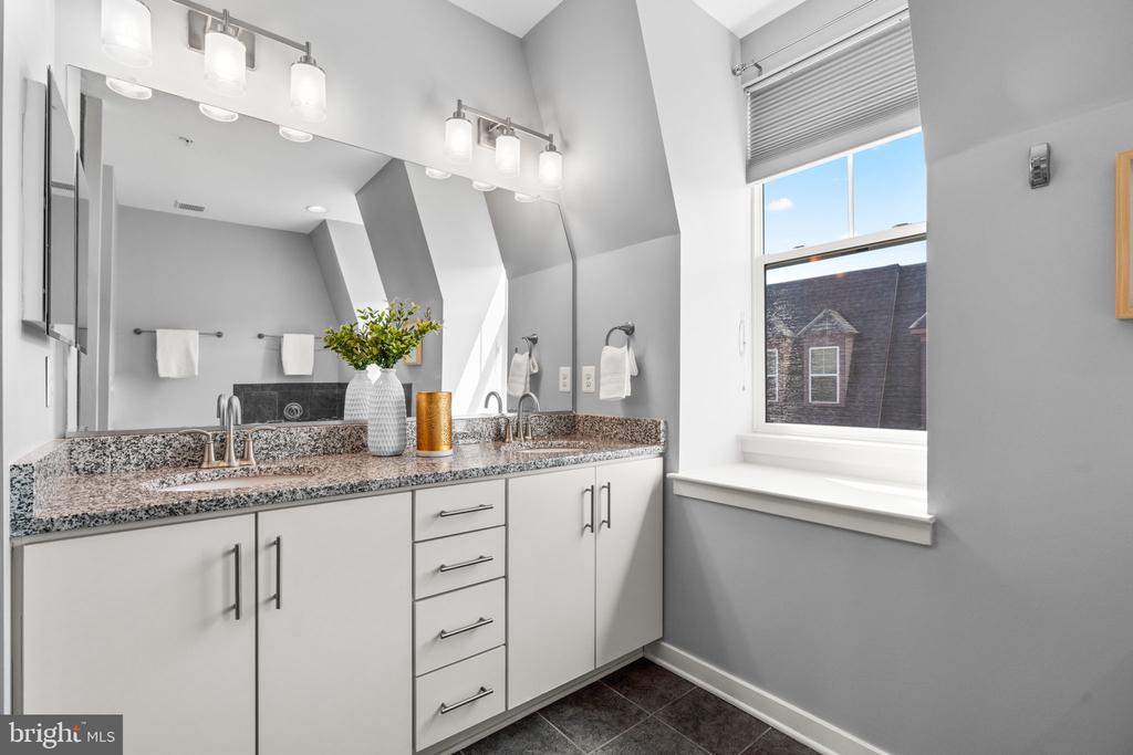 1421 TRAFALGAR LANE