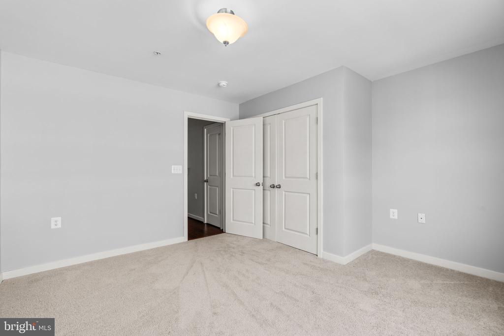 1421 TRAFALGAR LANE