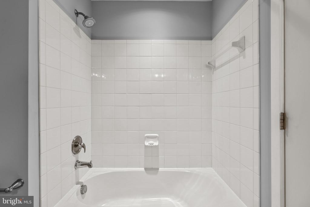 1421 TRAFALGAR LANE