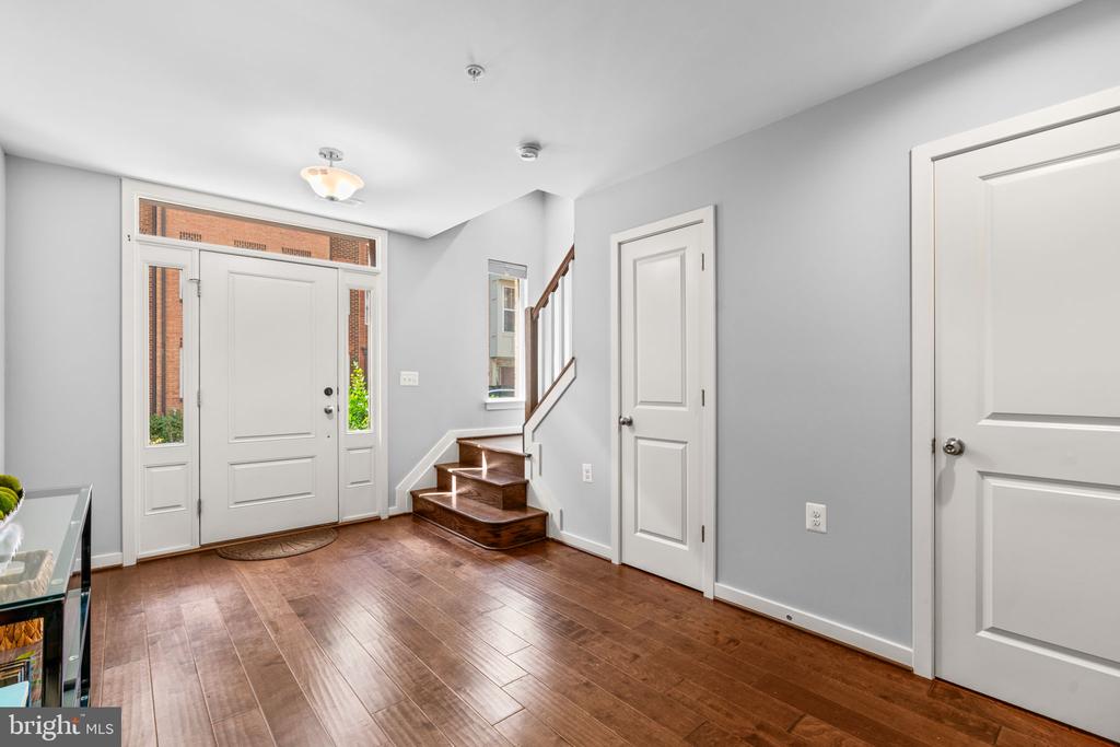 1421 TRAFALGAR LANE