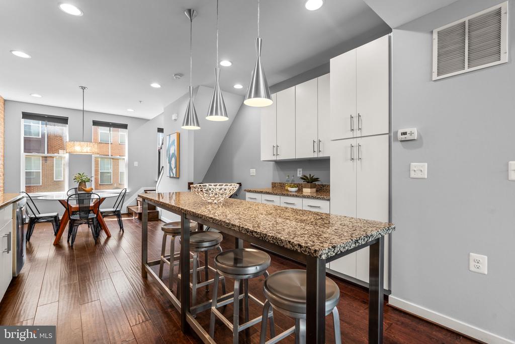 1421 TRAFALGAR LANE