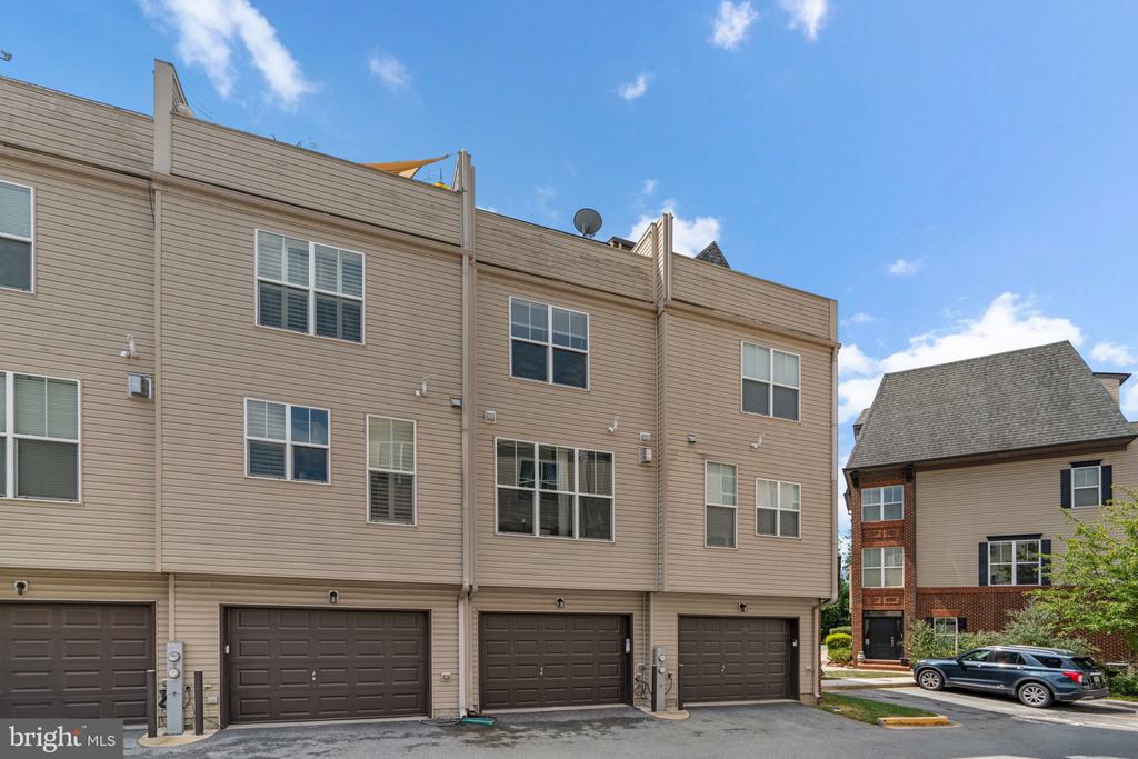 1421 TRAFALGAR LANE