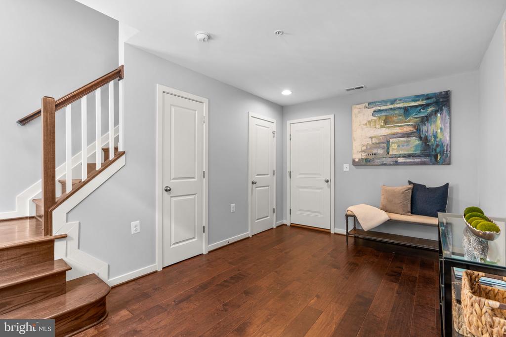 1421 TRAFALGAR LANE