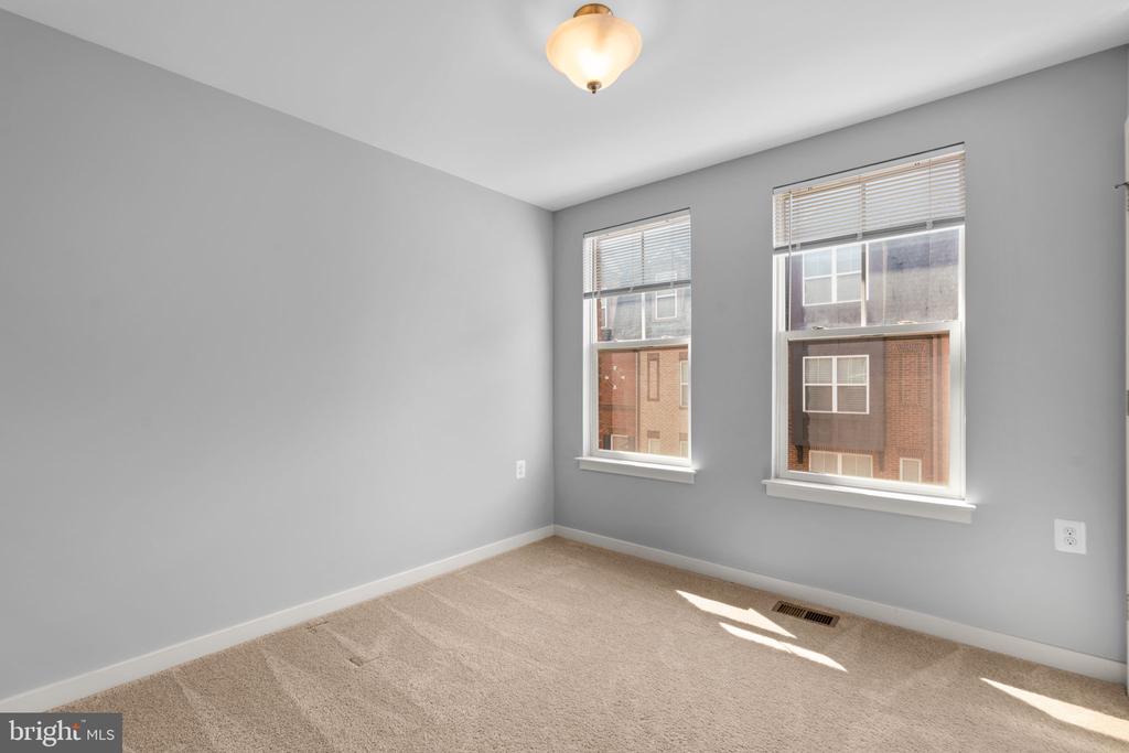 1421 TRAFALGAR LANE