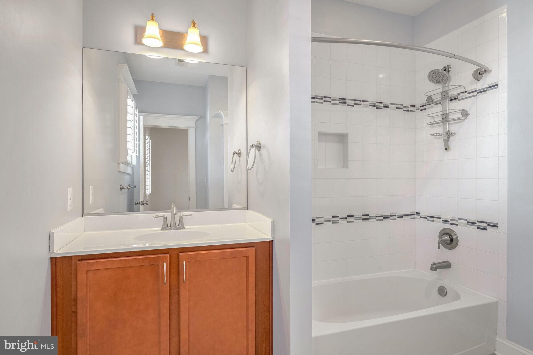 1125 N HARRISON STREET N