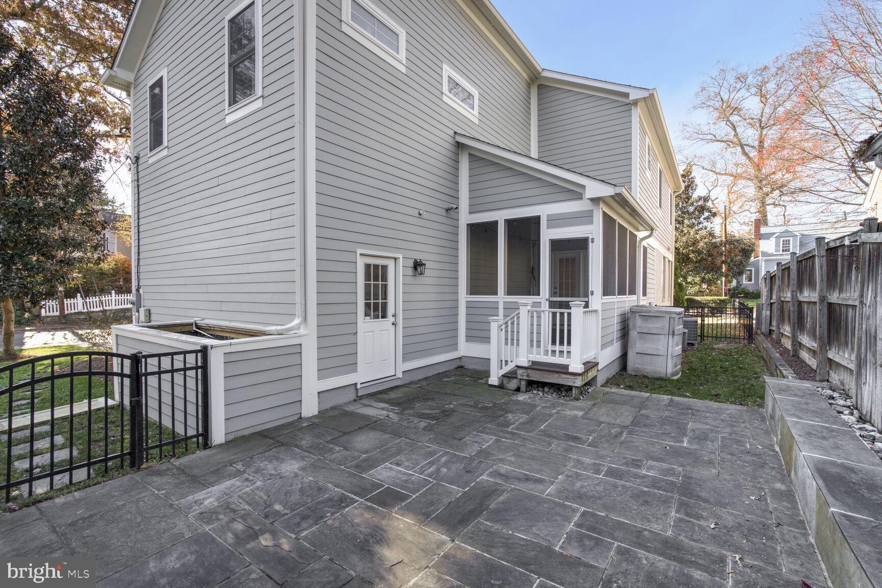 1125 N HARRISON STREET N