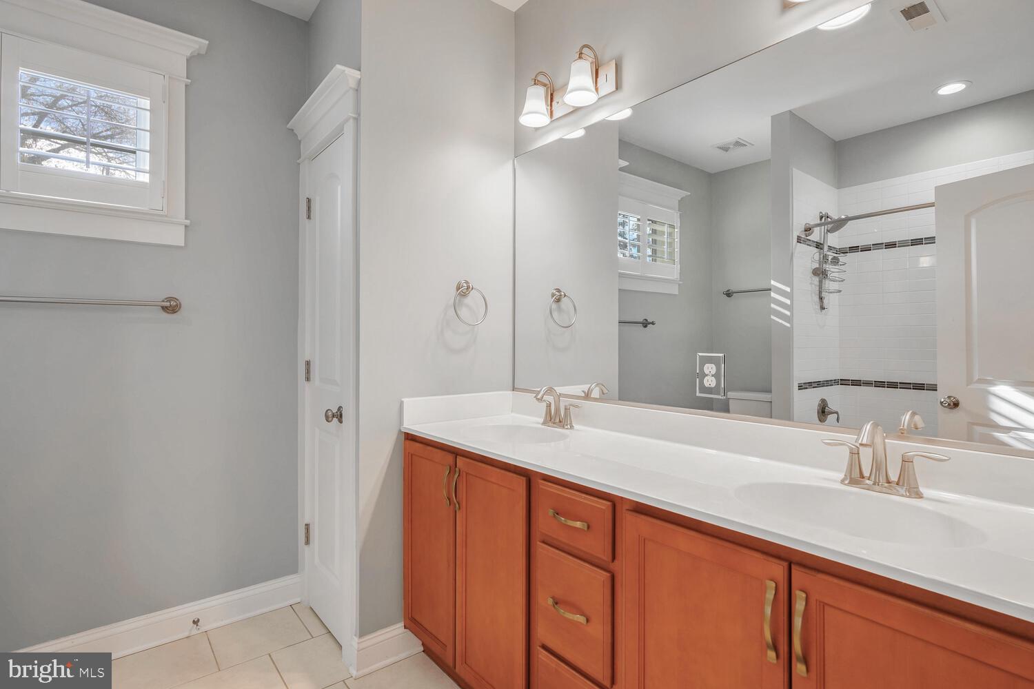 1125 N HARRISON STREET N