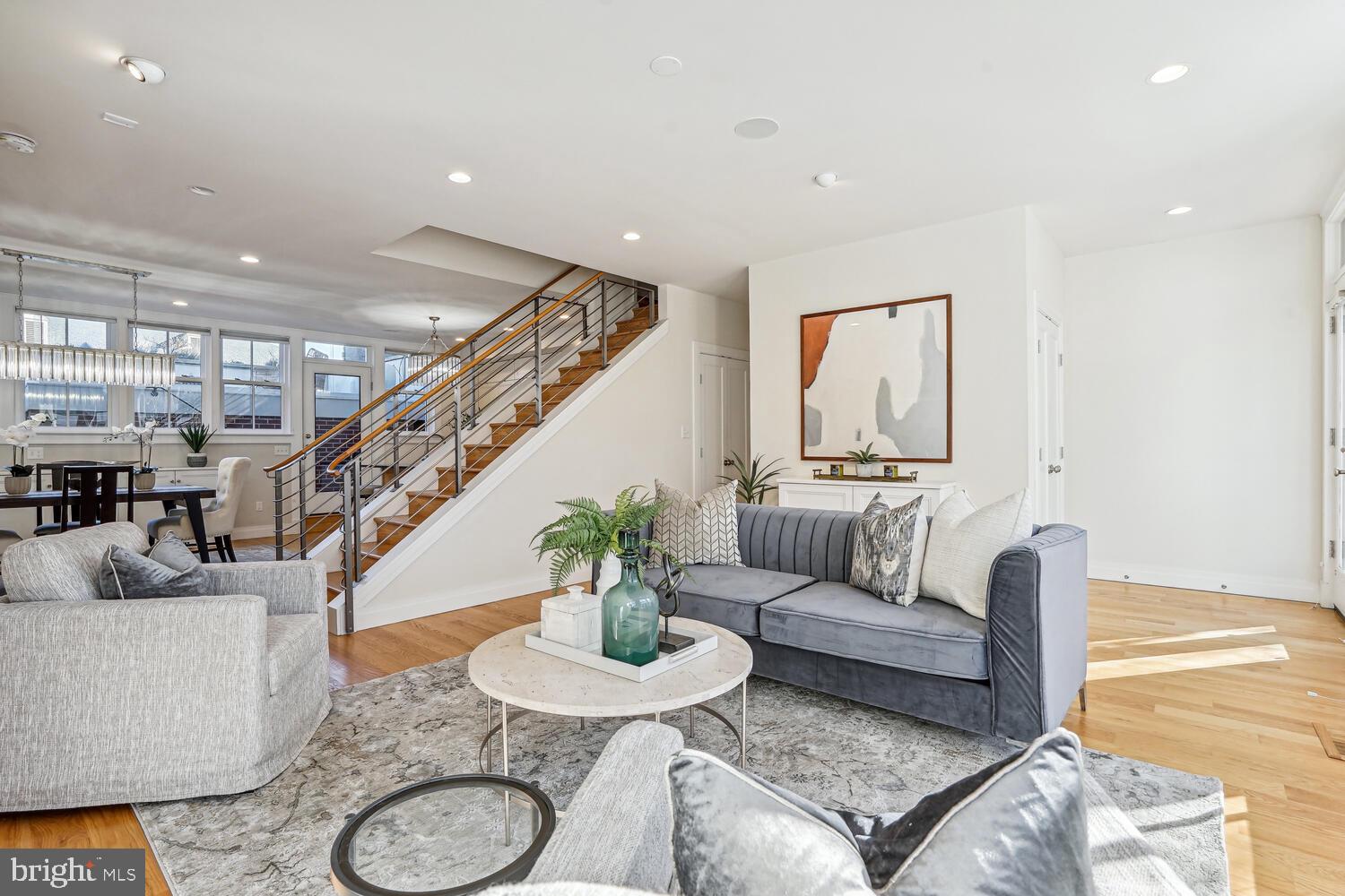 321 N COLUMBUS STREET