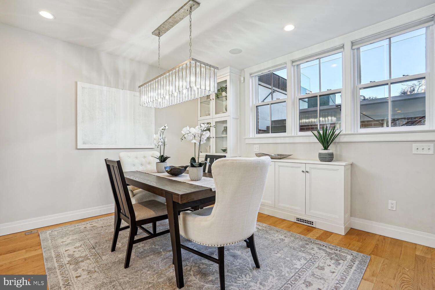 321 N COLUMBUS STREET