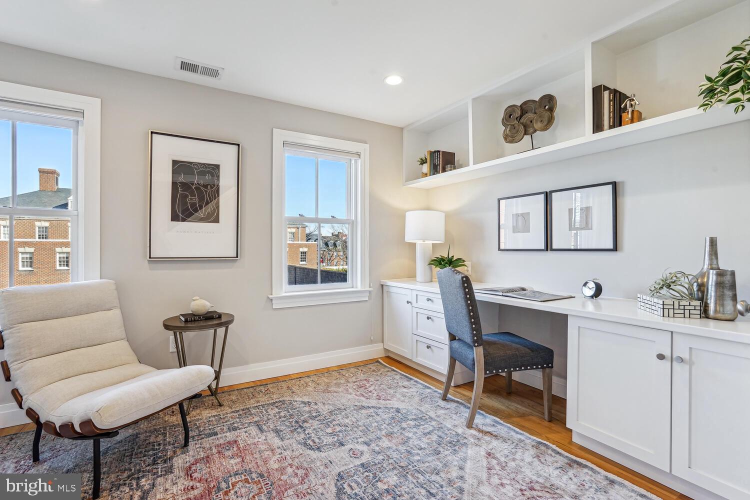 321 N COLUMBUS STREET