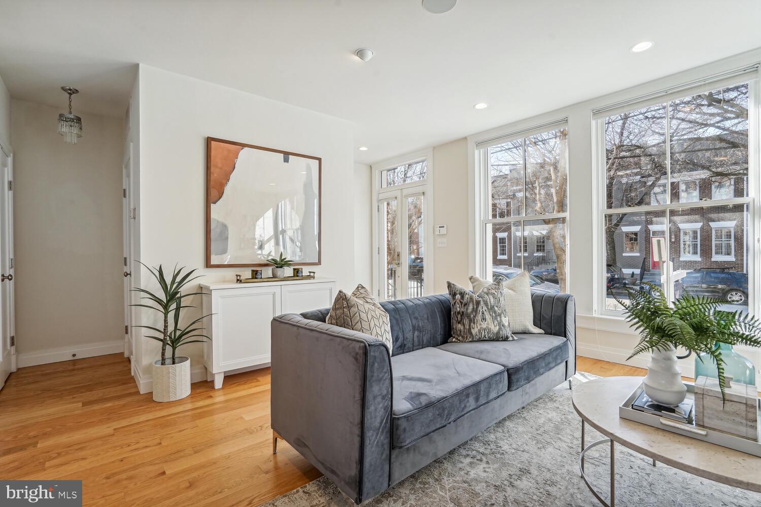 321 N COLUMBUS STREET