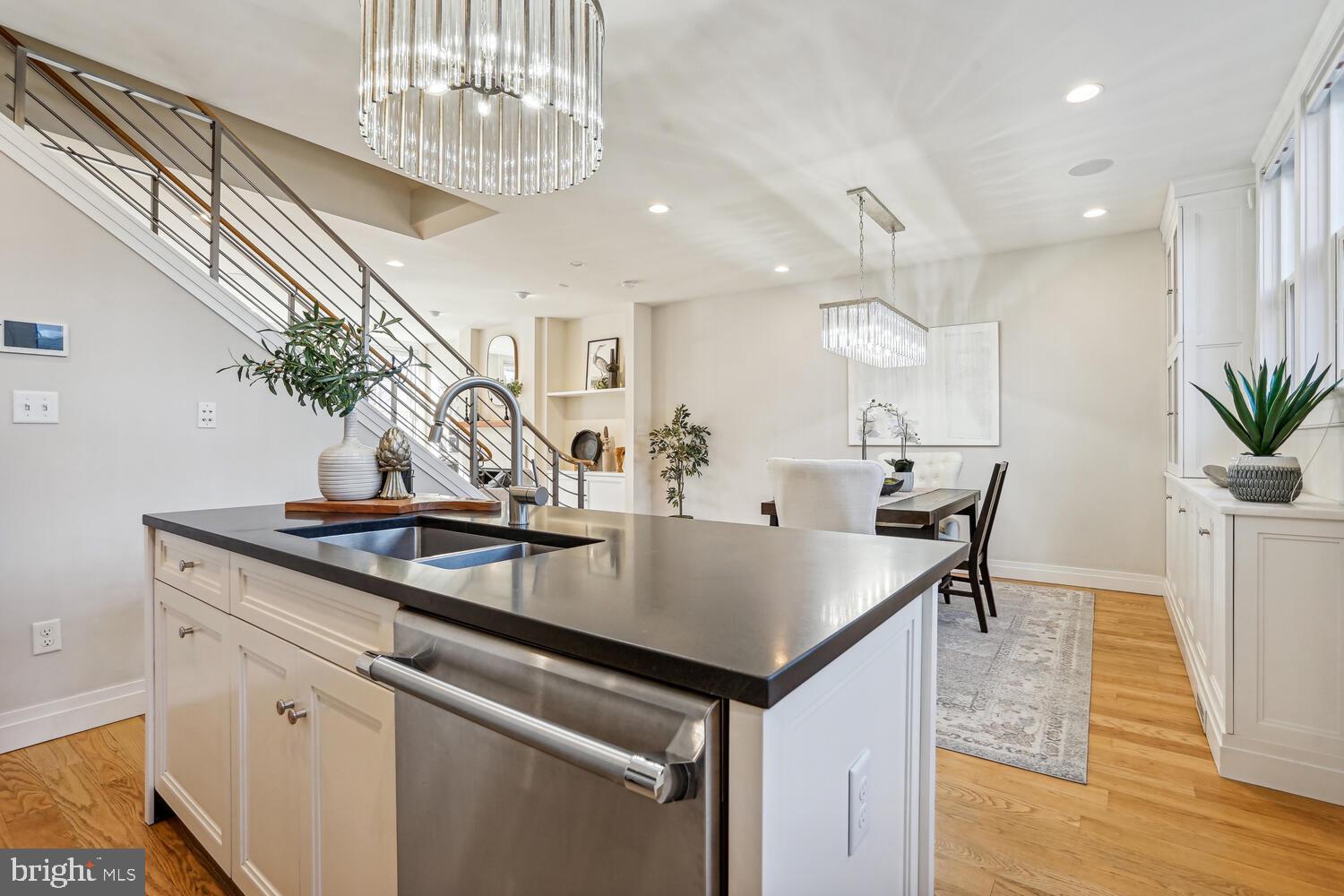 321 N COLUMBUS STREET