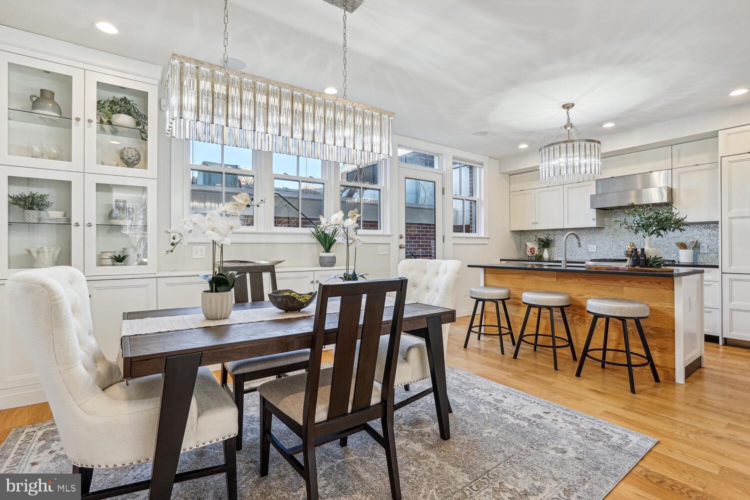 321 N COLUMBUS STREET