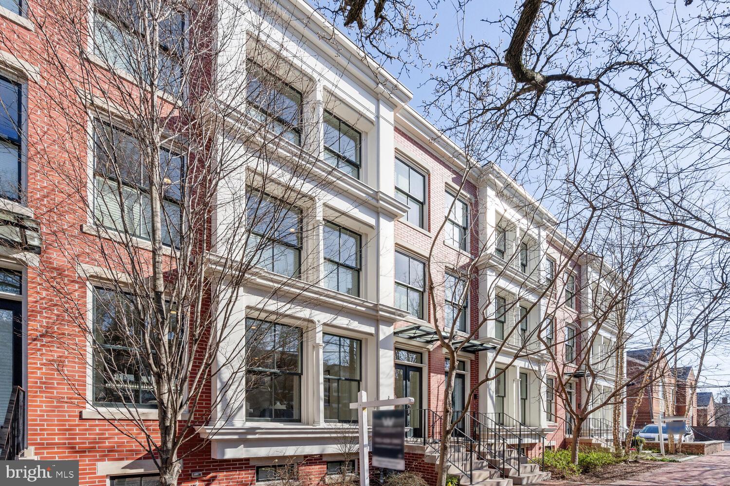 321 N COLUMBUS STREET