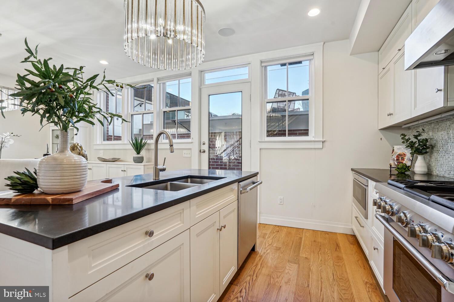 321 N COLUMBUS STREET