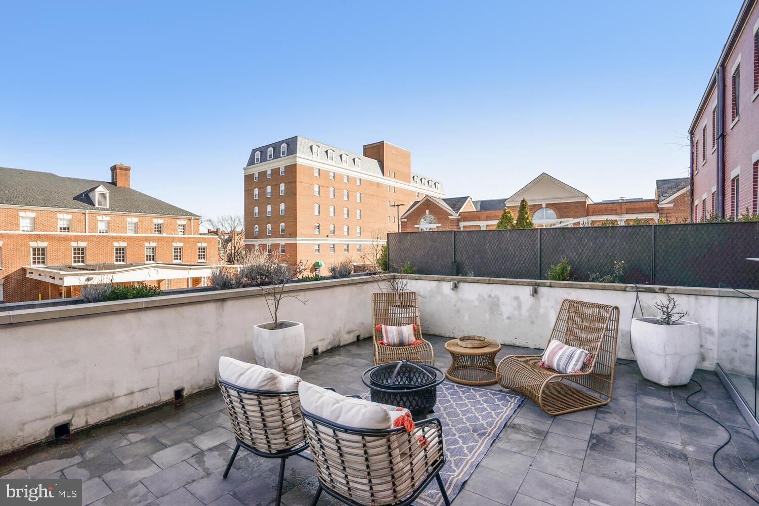 321 N COLUMBUS STREET