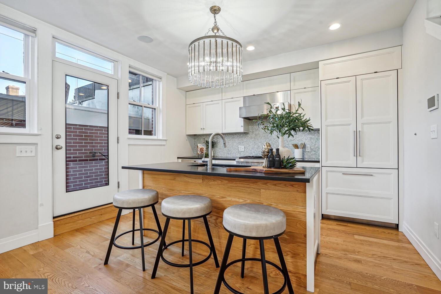 321 N COLUMBUS STREET