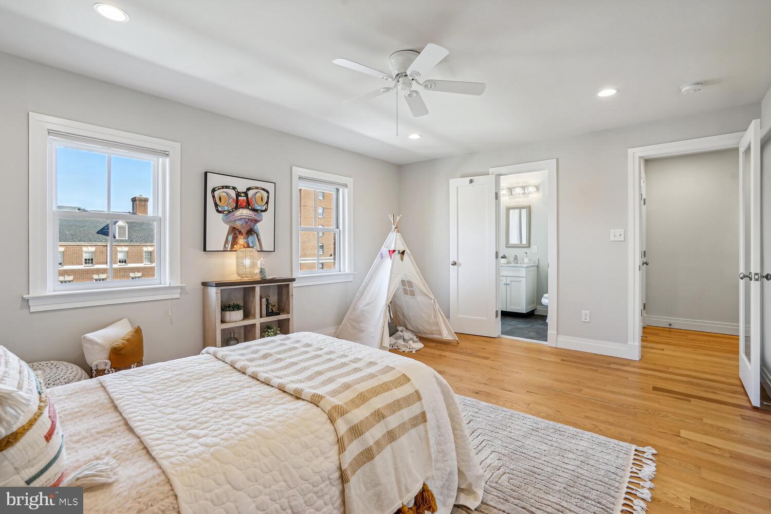 321 N COLUMBUS STREET