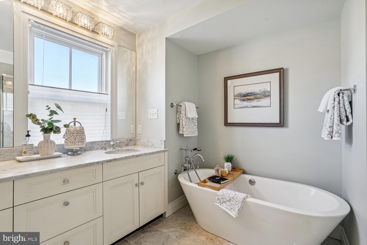 321 N COLUMBUS STREET