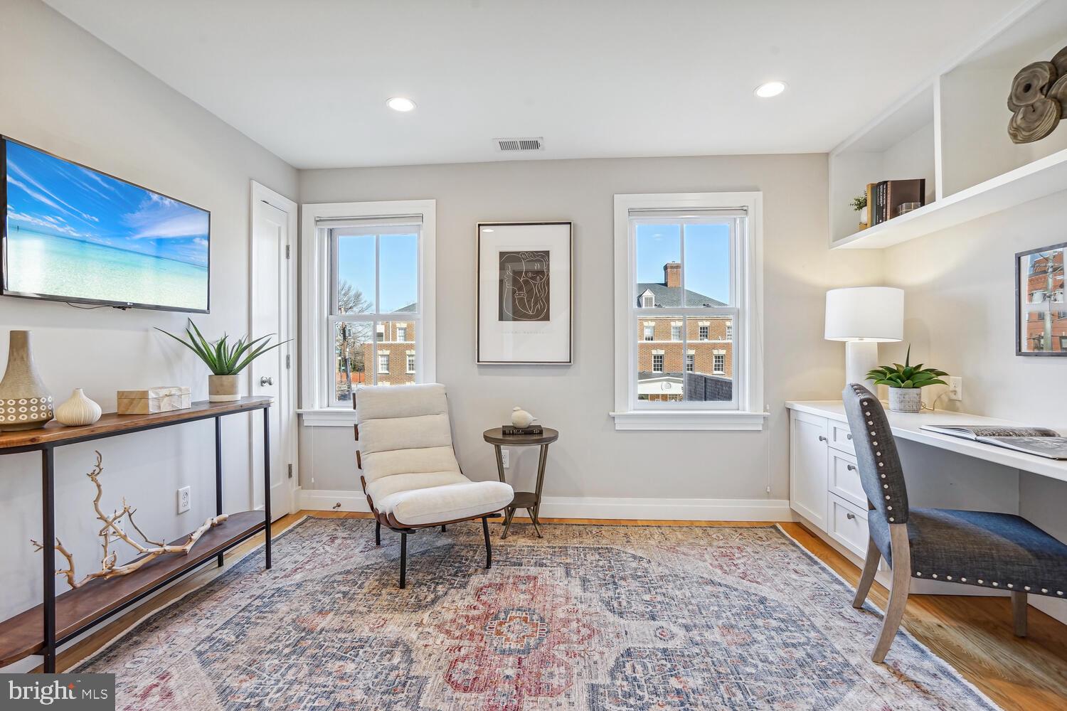 321 N COLUMBUS STREET