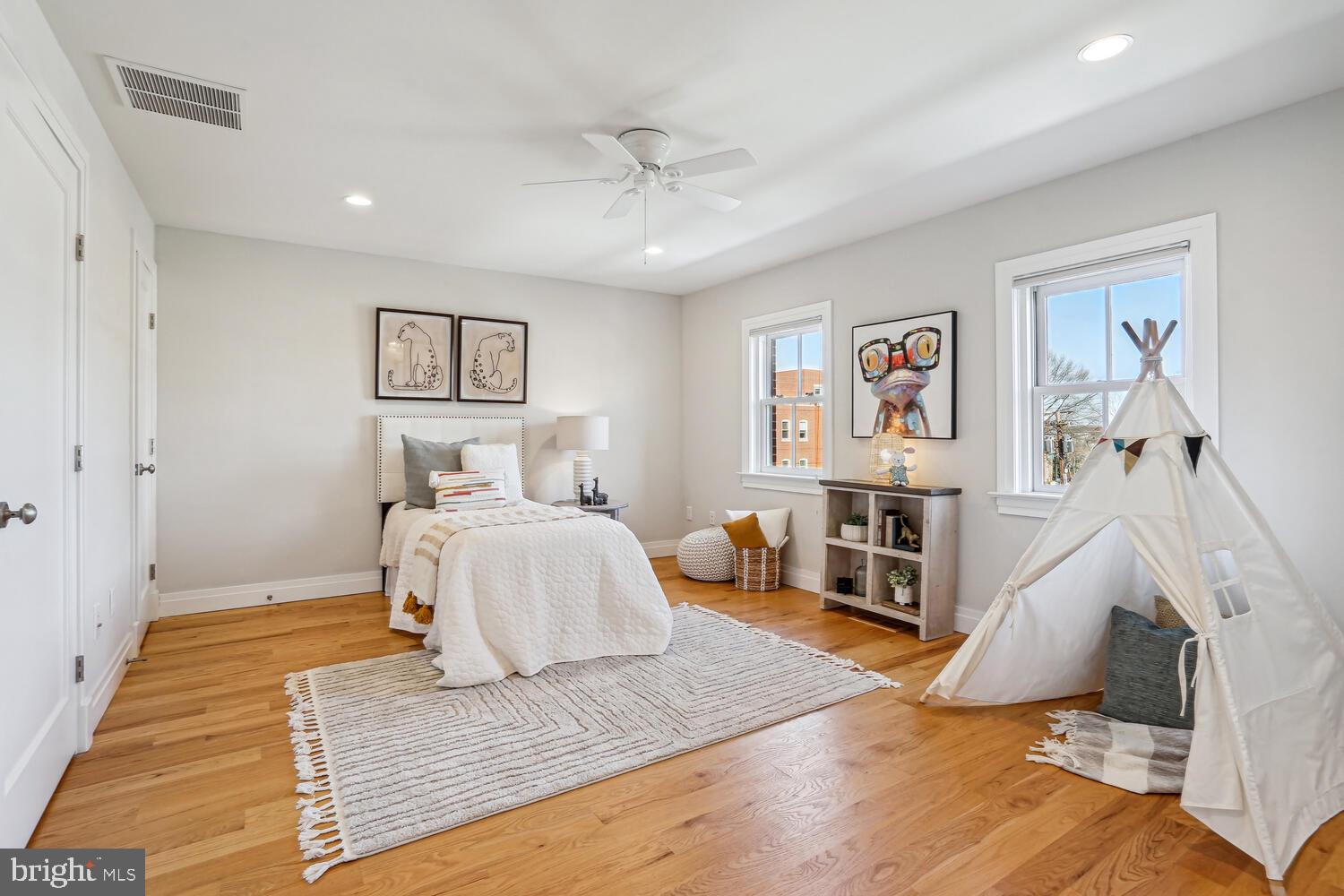 321 N COLUMBUS STREET