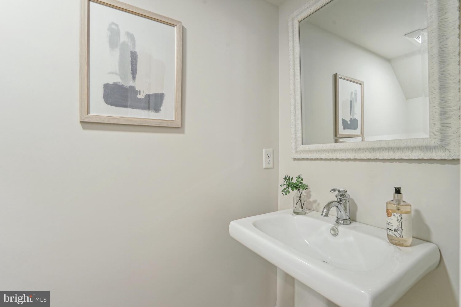 321 N COLUMBUS STREET