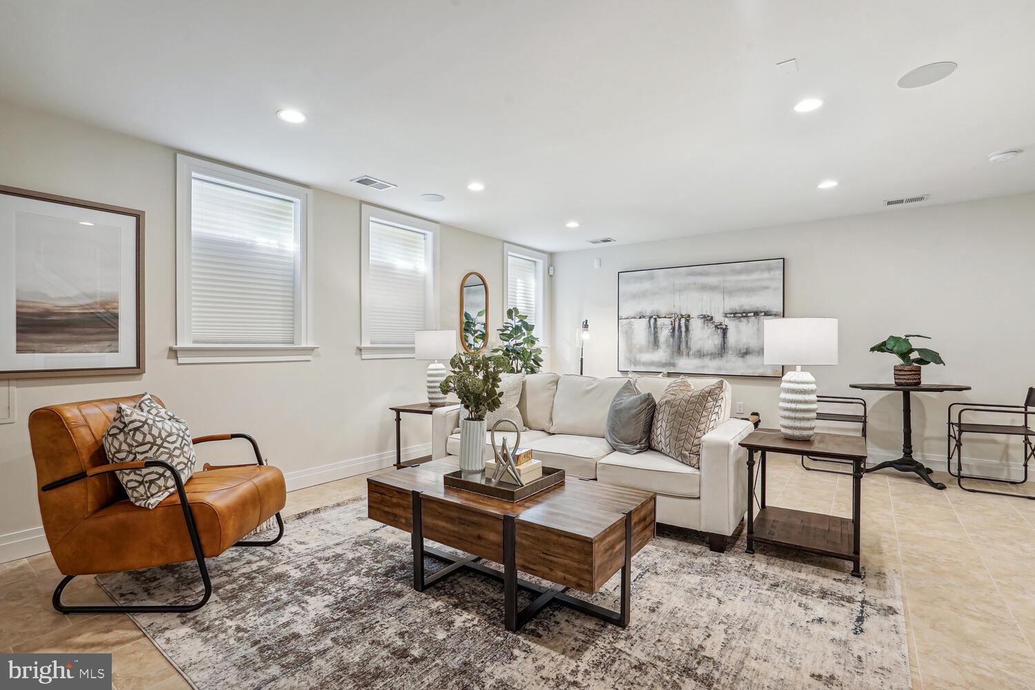 321 N COLUMBUS STREET