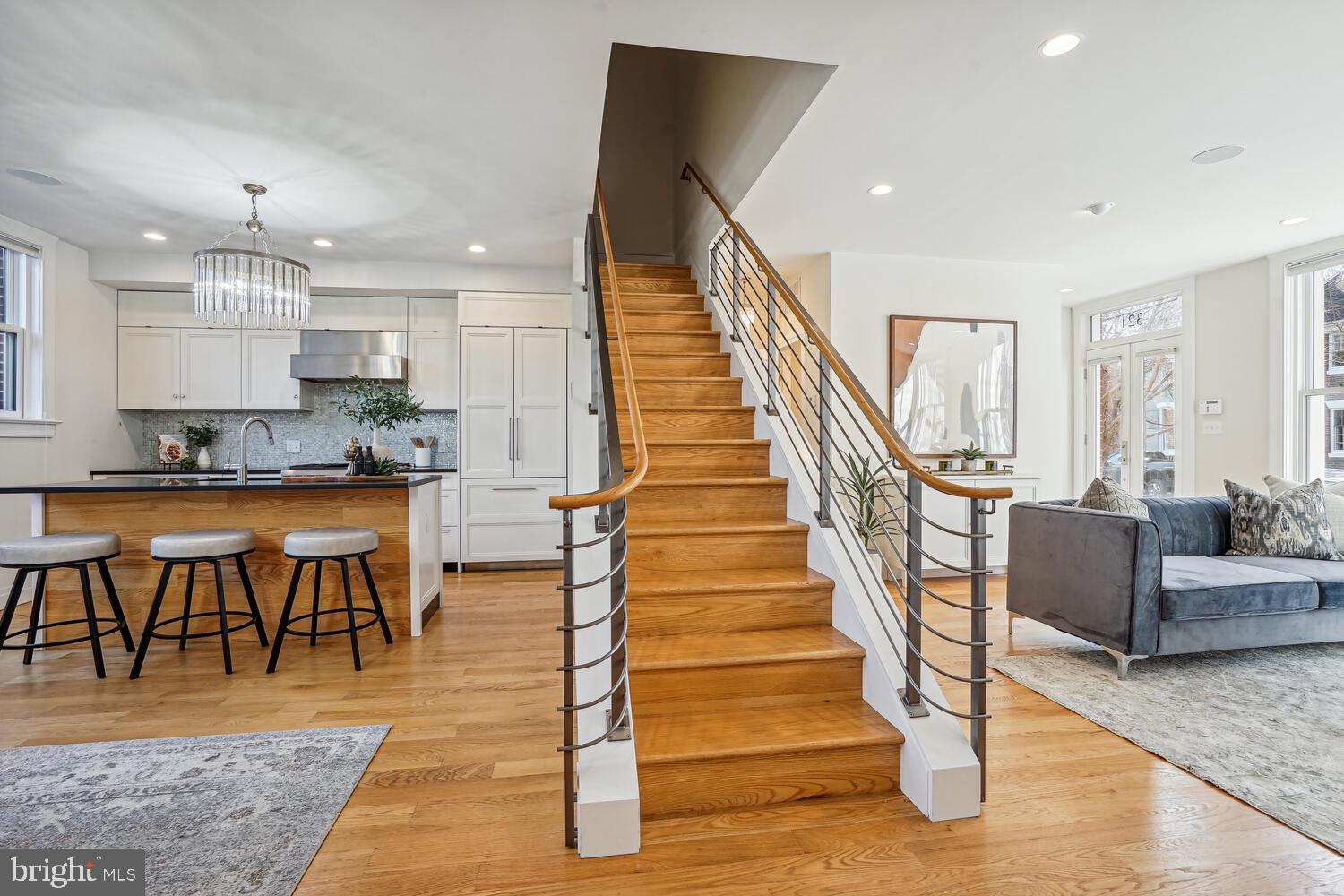 321 N COLUMBUS STREET